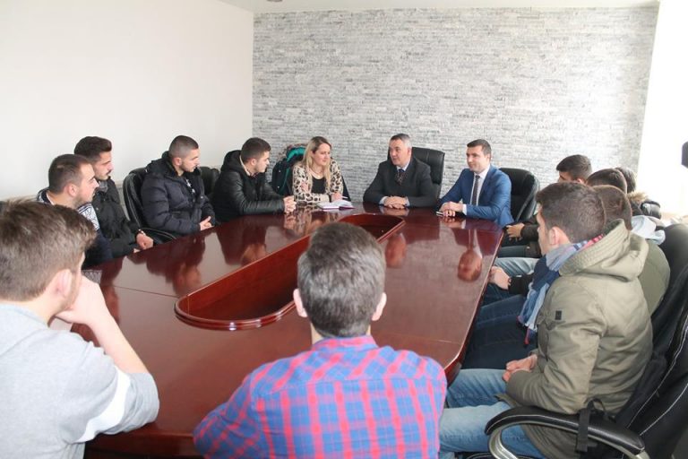 Kryetari Ahmeti ka pritur një grup studentesh të Kolegjit UBT