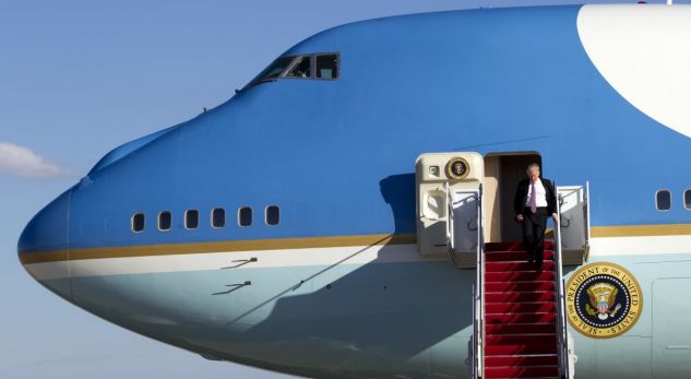 Trump fluturon sefte me Air Force One – mahnitet nga avioni presidencial (Foto)