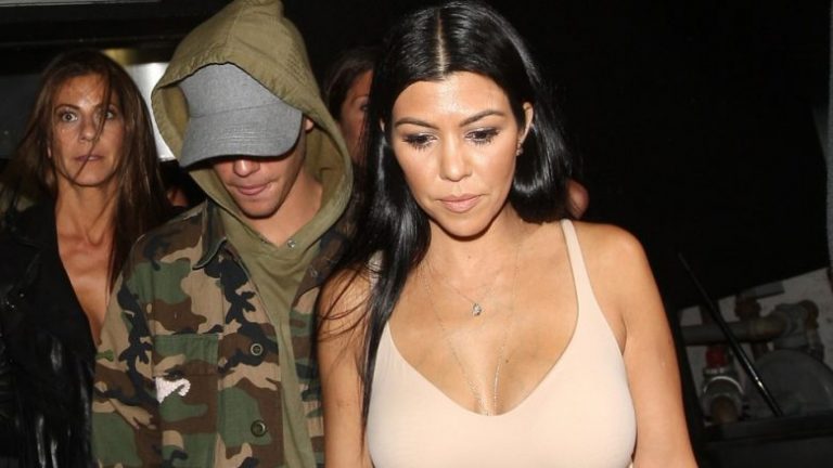 Biber del sërish me motrën e Kim që është 15 vjet më e madhe se ai (Foto)
