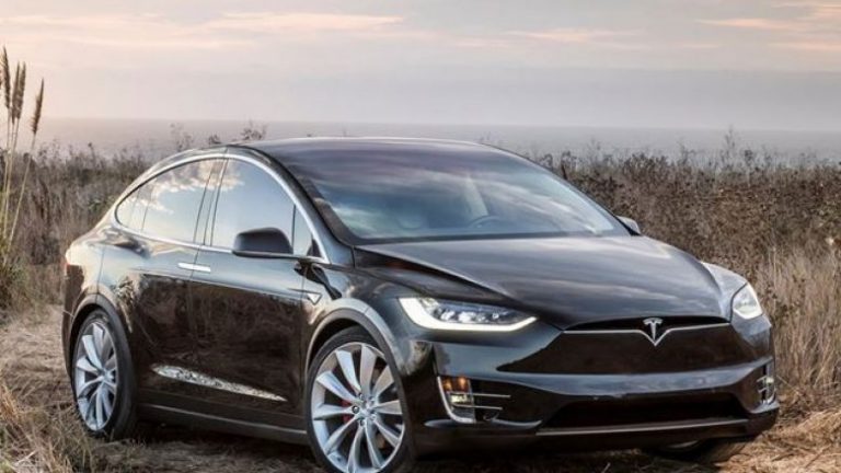 Paditi kompaninë Tesla, shkaku i përplasjes së Model X për muri (Foto)