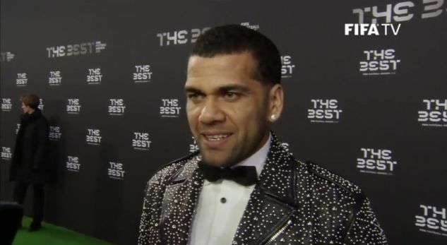 Alves nervozon tifozët e Barcelonës, ja çfarë thotë për Ronaldon