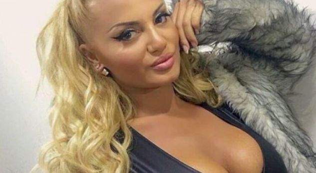 Ta mbushësh fytyrën plot makeup si Anjeza (Foto)