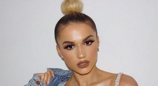 Baby G tregon linjat seksi në vaskë (Foto)
