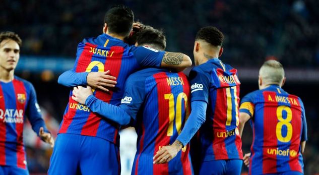 Luis Enrique, trajneri i Barcelonës, ka publikuar listën e lojtarëve të ftuar për ndeshje ndaj Las Palmas, e cila do të luhet ost nga ora 16:15 Në mesin e të ftuarve nuk është emri i mbrojtësit të Barcelonës, Gerard Pique. Përveç spanjollit në ekip nuk janë ftuar as Masip, Denis Suarez dhe Sergi Roberto.  Kurse, Enrique në ekip për këtë takim ka rikthyer: Andre Gomes, Aleix Vidal dhe Jérémy Mathieu, përcjell Express.  Lojtarët e ftuar  Ter Stegen, Rakitic, Sergio, Arda, A.Iniesta, Suarez, Messi, Neymar Jr, Rafinha, Mascherano, Paco Alcácer, Jordi Alba, Digne, André Gomes, Aleix Vidal, Umtiti dhe Mathieu.