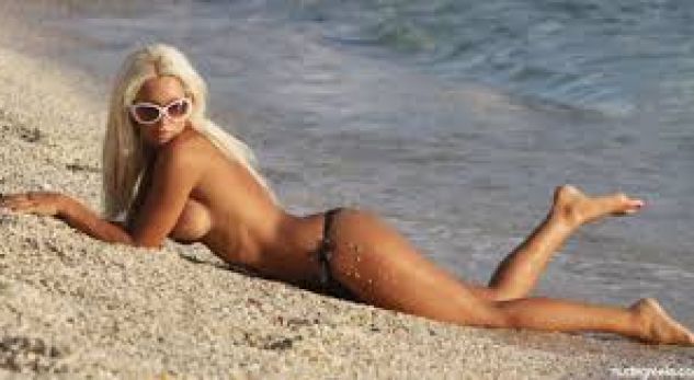 Thotë se është greke, por zbulohet se është shqiptare, vajza del 100% nudo (FOTO)