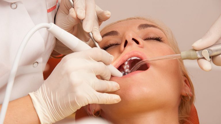 Ja çfarë vërtet dentisti ju bën kur shkoni të rregulloni dhëmbin (video)