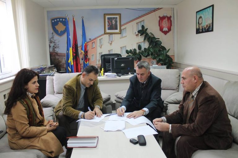 Ahmeti  nënshkruan marrëveshje me përfaqësuesin e Rrjetit të Kosovës për Arsim dhe Punësim (KEEN)