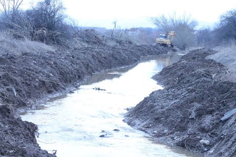 Komuna: Po punohet në pastrimin dhe zgjerimin e lumit Janjevka në qytetin e Lipjanit