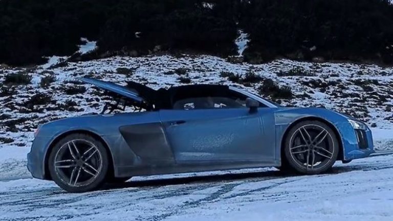 Audi R8 Spyder vozitet edhe në terrene malore, kur temperatura është shumë e ulët (Video)
