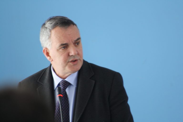 Ahmeti u përgjigjet akuzave të PDK-së ndaj Drejtorisë Arsimit në Lipjan