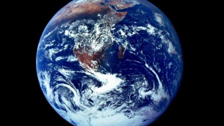 Çfarë do të ndodhte nëse Toka do të rrotullohej në anën e kundërt? (Video)