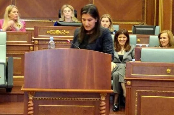 Kryesuesja Limani në Kuvendin e Kosovës prezanton sfidat rreth buxhetimit gjinor