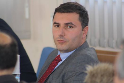 Avni Olluri “pëlqen” LDK-në (FOTO)