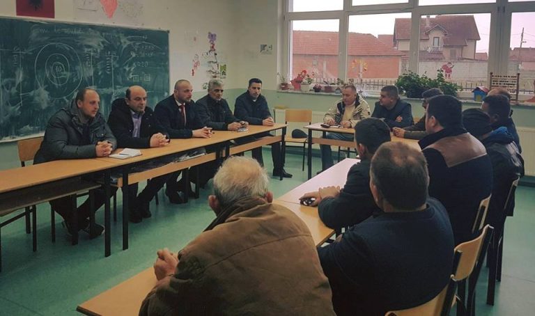 Pacolli takon strukturat e AKR-së në Gllogovc (FOTO)