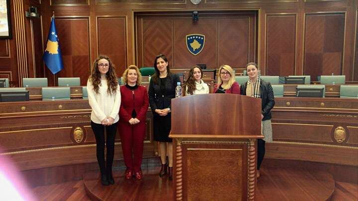 Grupi i Grave asambleiste të Lipjanit marrin pjesë në seancen plenare për buxhetim gjinor në Kuvendin e Kosovës