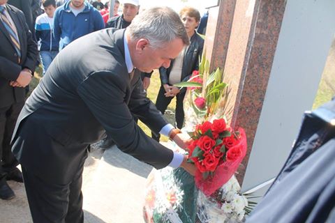 Ahmeti bënë homazhe tek varri i Heroit të Kosovës, Ismet Asllani