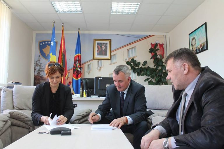 Kryetari Ahmeti nënshkruan marrëveshje bashkëpunimi me OJQ “Arbeiter-Samariter-Bund (ASB)”- ndihmohen 15 familje të rasteve sociale