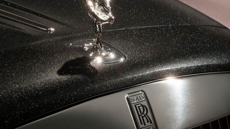 Rolls-Royce Ghost, i mbuluar me njëmijë diamante të shtypura (Foto)