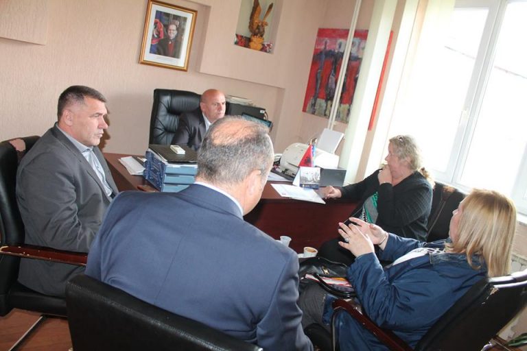 Nënkryetari Tasholli priti në takim përfaqësueset e projektit zviceran Kujdesi Shëndetësor i Qasshëm dhe Cilësor