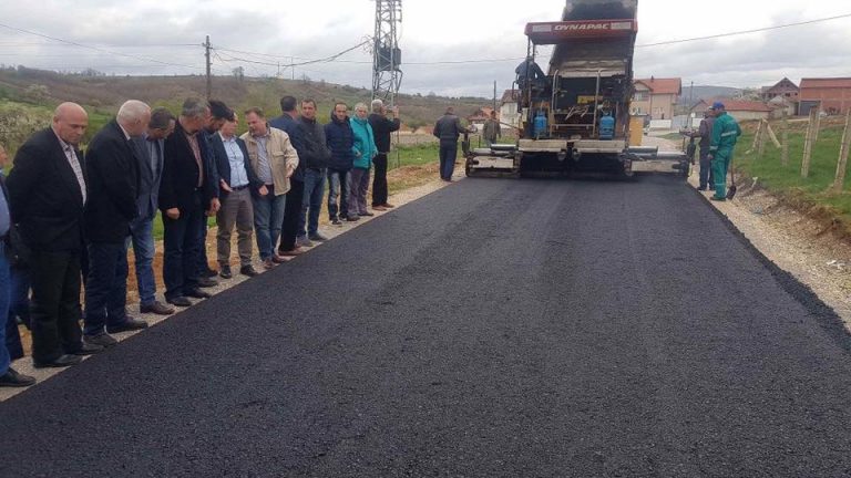 Fillon asfaltimi rrugës Sllovi -Smallushë- Gadime