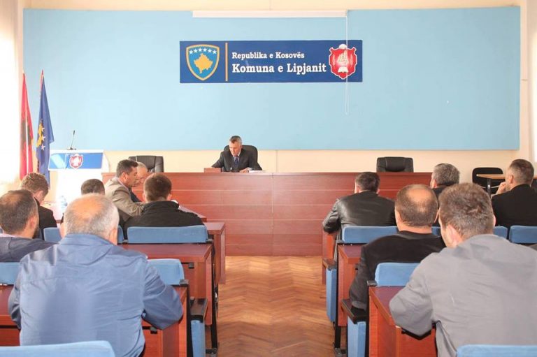 Kryetari Ahmeti diskuton për ndarjen e subvencioneve me përfaqësuesit e Klubeve Sportive