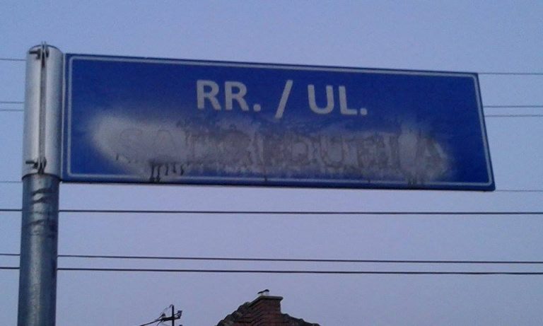 Vazhdon njollosja e emërtimeve të rrugëve në Lipjan (FOTO)