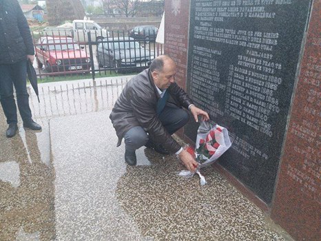 PDK nderon të rënët në Hallaq të Vogël dhe Rufc të Ri (FOTO)