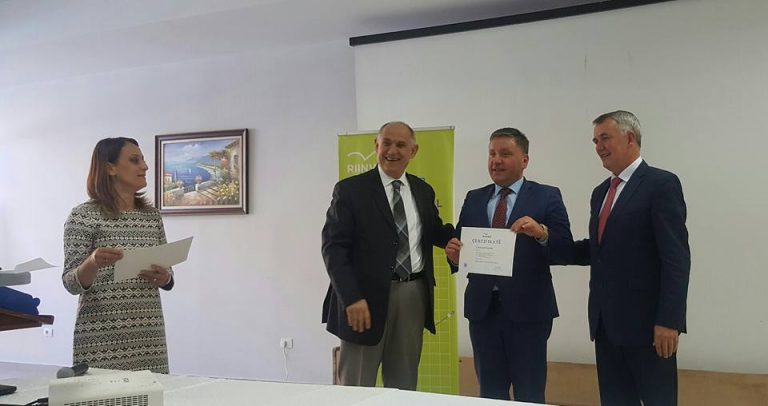 Drejtori Hajdini certifikohet si Specialist i Zhvillimit Lokal