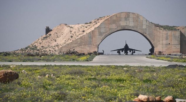 Avionët luftarakë të Asadit nisen nga baza ajrore e bombarduar nga SHBA