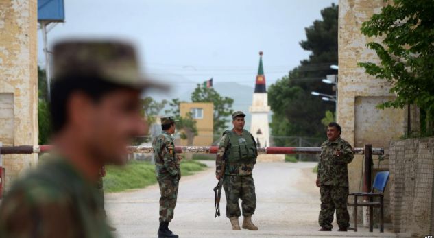 Dhjetëra të vrarë në sulmin Taliban mbi bazën ushtarake në Afganistan