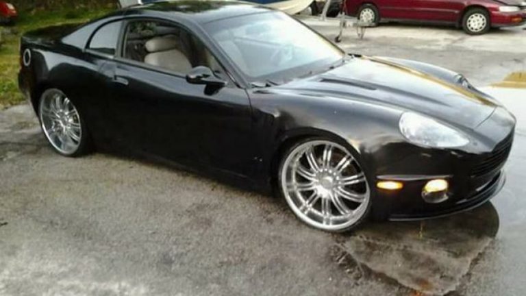 Del në shitje Aston Martini që ka të vendosur në mënyrë amatore motorin e Ford Mustang (Foto)