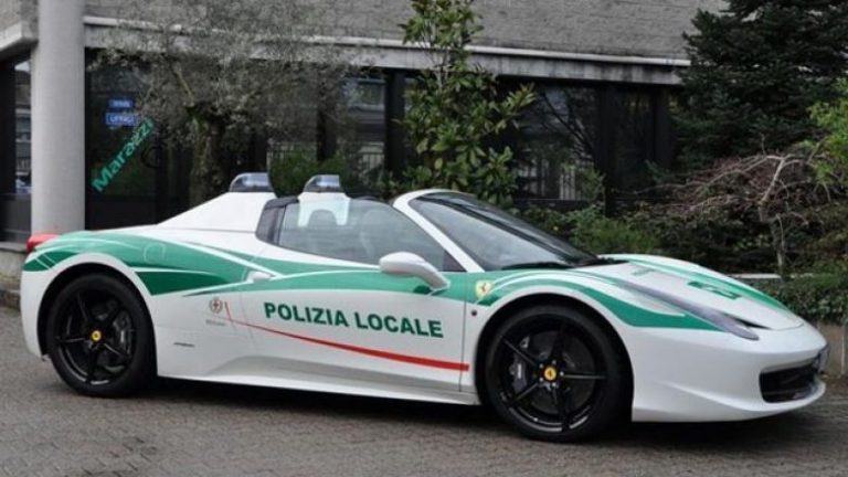 Ferrari i konfiskuar, kthehet në makinë policie (Foto)