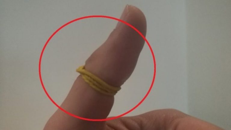 Kur ta vini llastikun në gishtin e madh, do t’ju ndodhë diçka e pabesueshme (Video)
