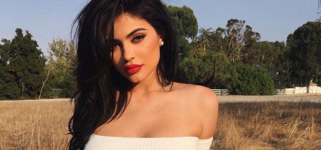 A është kjo vajzë Kylie Jenner?