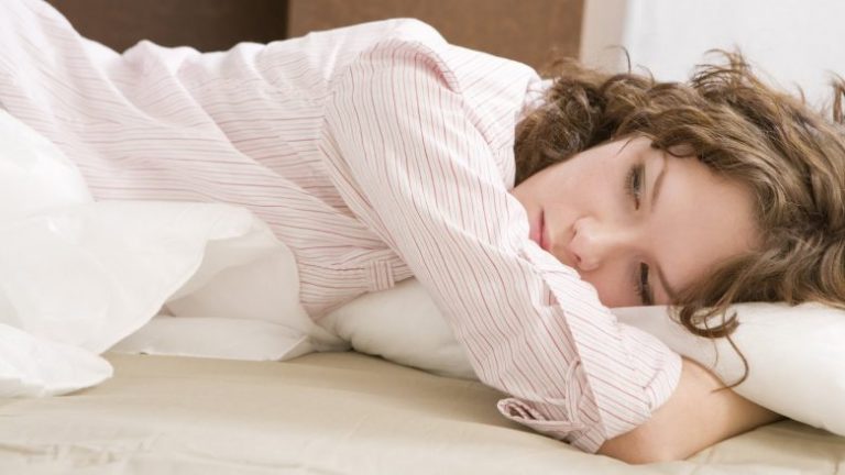 Cila është lidhja midis shkuarjes në gjumë, diabetit dhe depresionit?