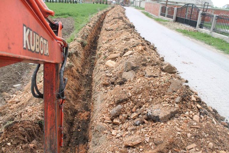 Kryetari Ahmeti vizitoi punimet në instalimin e Ujësjellsit