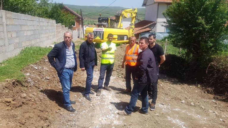 Fillojnë punimet për asfaltimin e rrugëve në Shalë