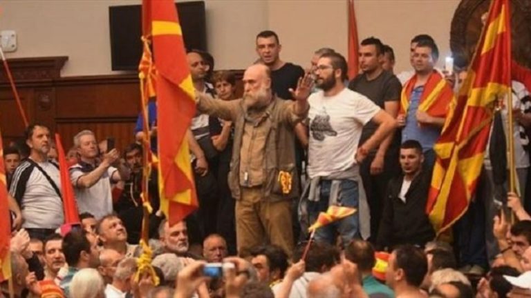 Ministria e Mbrojtjes dhe Shtabi i Përgjithshëm i URM-së heshtin për dhunën në Kuvendin e Maqedonisë (Video)