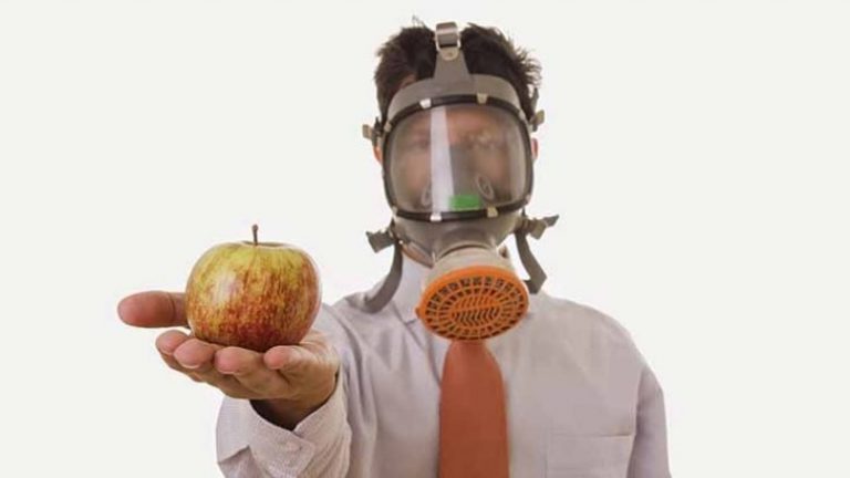 Largoni pesticidet nga ushqimi me ndihmën e sodës së bukës dhe uthullës