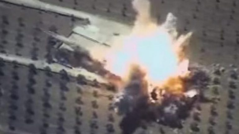 Pas shumë sulmeve ajrore, publikohen pamjet kur qendra komanduese e ISIS-it bëhet shkrumb e hi (Video)