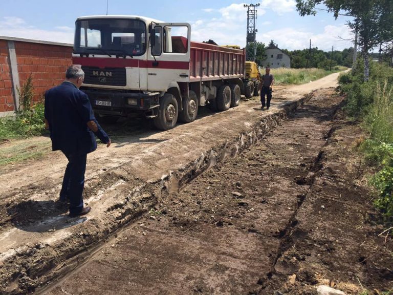 Komuna: Projekte të shumta duke u implementuar në teren, vizitohen nga Kryetarti Ahmeti