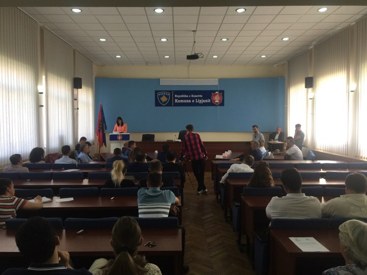 Dështon seanca për votëbesimin e Kryesueses së Kuvendit në Lipjan (VIDEO)