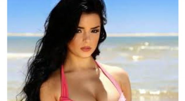 Demi Rose tregon format bombastike (Foto)