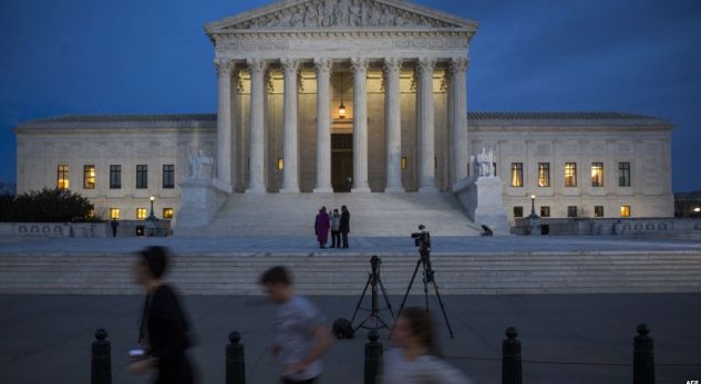 Administrata e Trump-it i kërkon Gjykatës Supreme të rivendosin urdhrin për ndalimin e udhëtimit