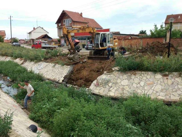 Filluan ndërtimi i urave në Gadime të Epërme