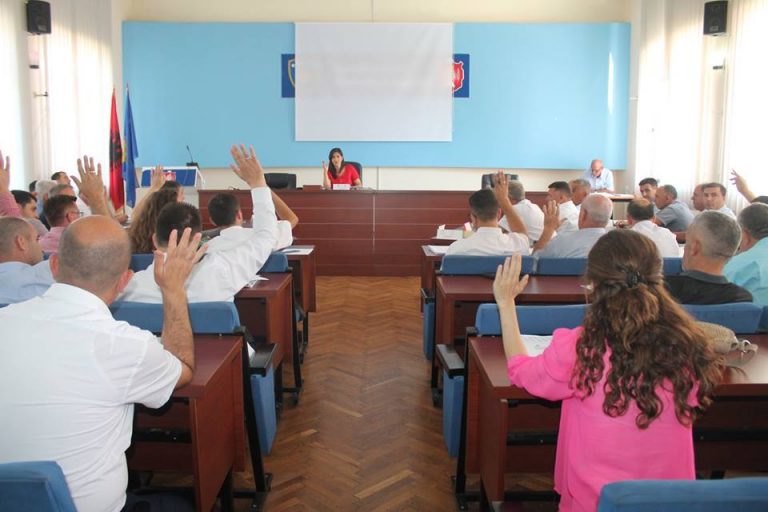 Krejt çka ndodhi sot në seancën e Kuvendit Komunal në Lipjan (VIDEO)