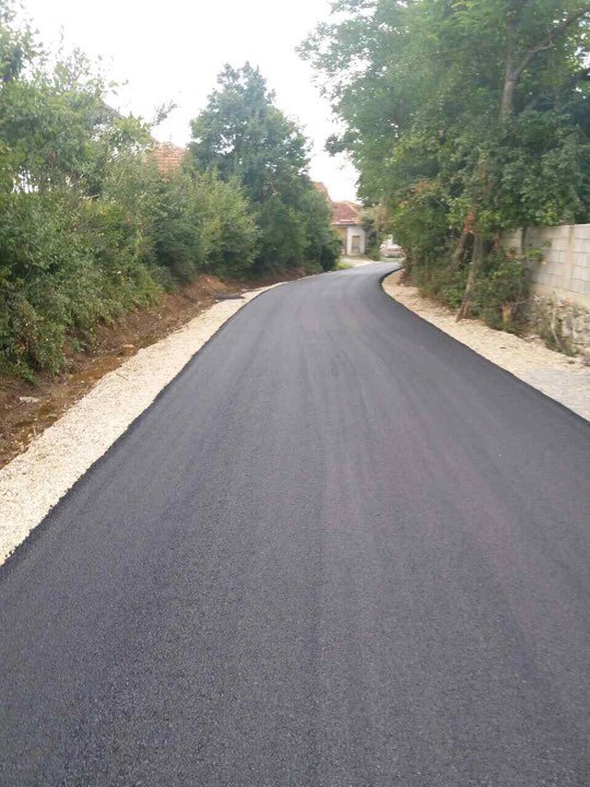 Në fshatin Krojmir u asfaltuan rrugët