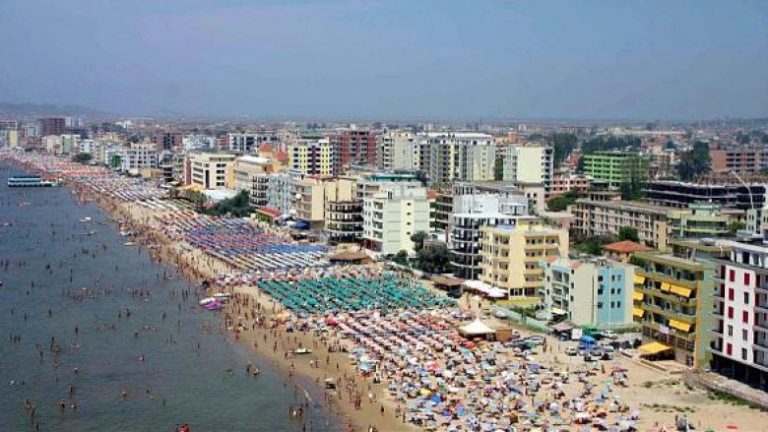 Rreth 25 mijë pushues kosovarë drejt Shqipërisë, vetëm gjatë vikendit