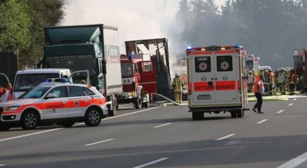 Digjet një autobus në Gjermani: 31 të lënduar, 17 të zhdukur