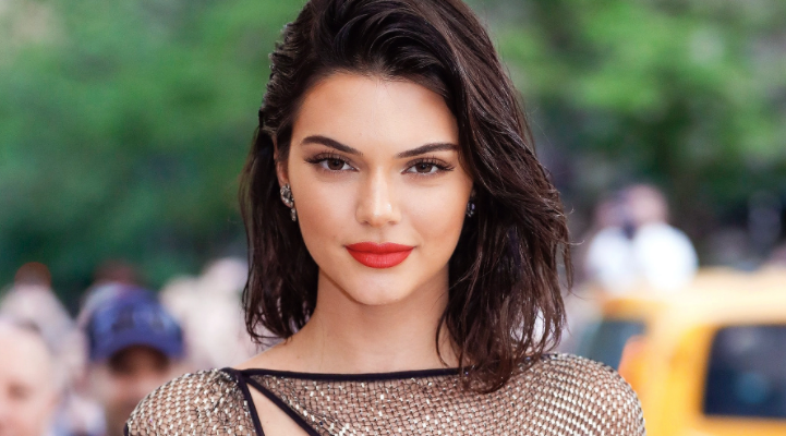 Largohu Kim Kardashian, Kendall po vjen tërësisht nudo! (FOTO)